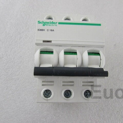 A9F18316 Schneider Circuit Breaker